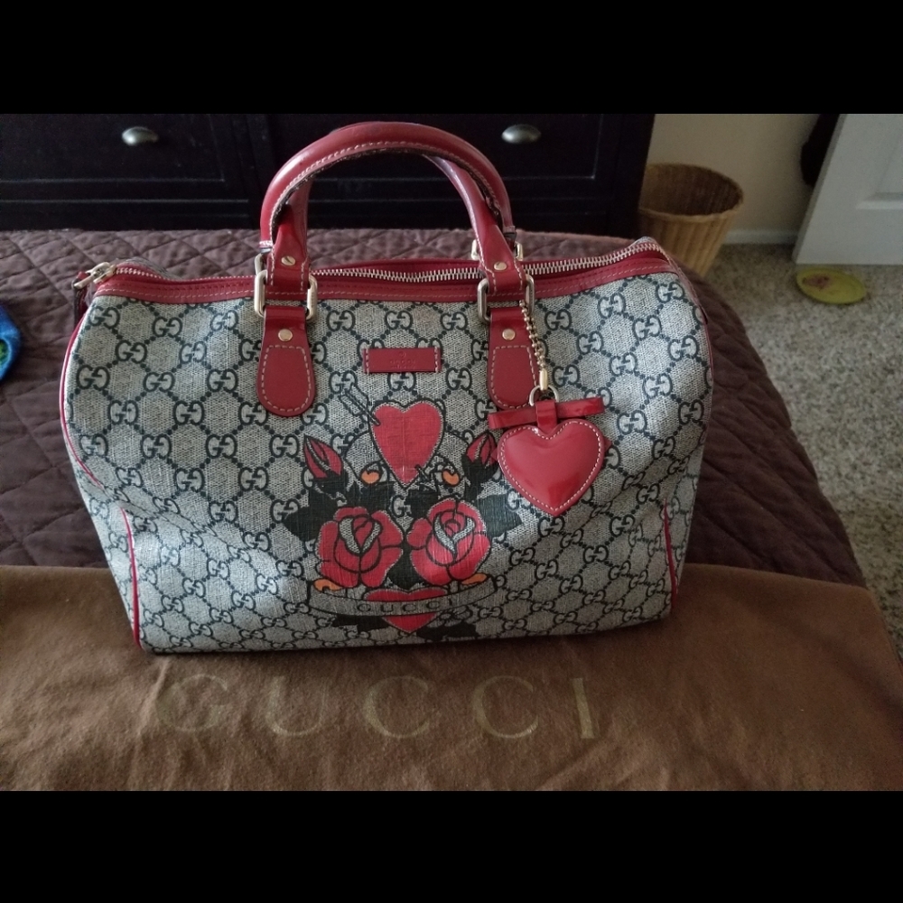 Vintage handbag w/dustbag.